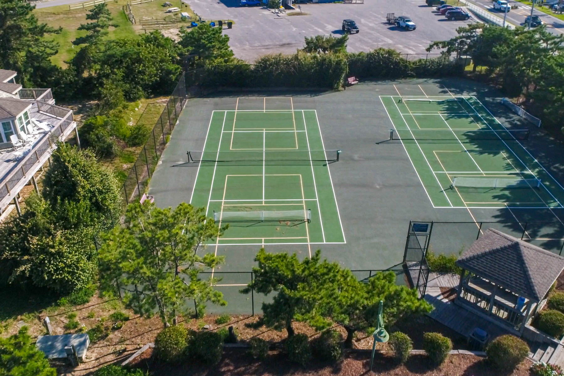 Ships Watch tennis and pickleball courts in Duck, NC